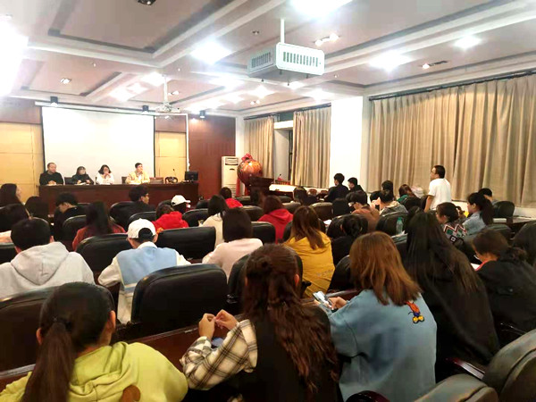 工商管理学院教学座谈会1_副本.jpg