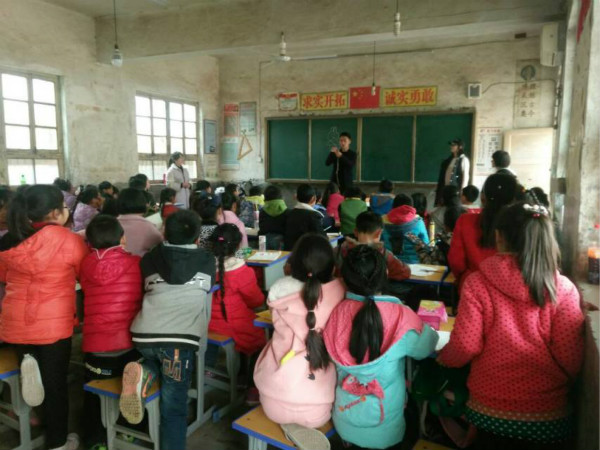 我院举办“筑梦成长”下乡支教活动_meitu_1.jpg