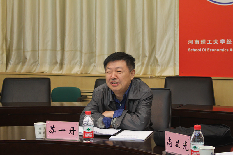 1.苏一丹教授莅临工商管理学院走访与座谈_副本.jpg
