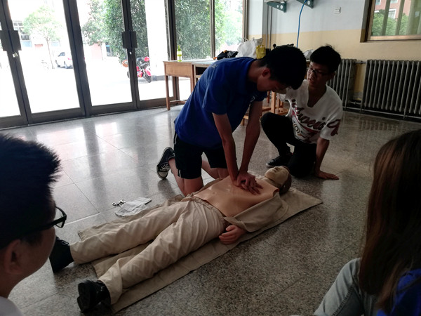 学习溺水急救方法 李凌云_副本.jpg