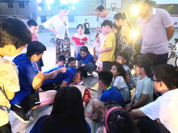 河屯村文艺汇演-防溺水急救 邢安琪_副本.jpg