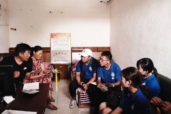 2019年7月18日宁郭镇东尚村 调研队员对书记访谈 吴斌摄_副本.jpg