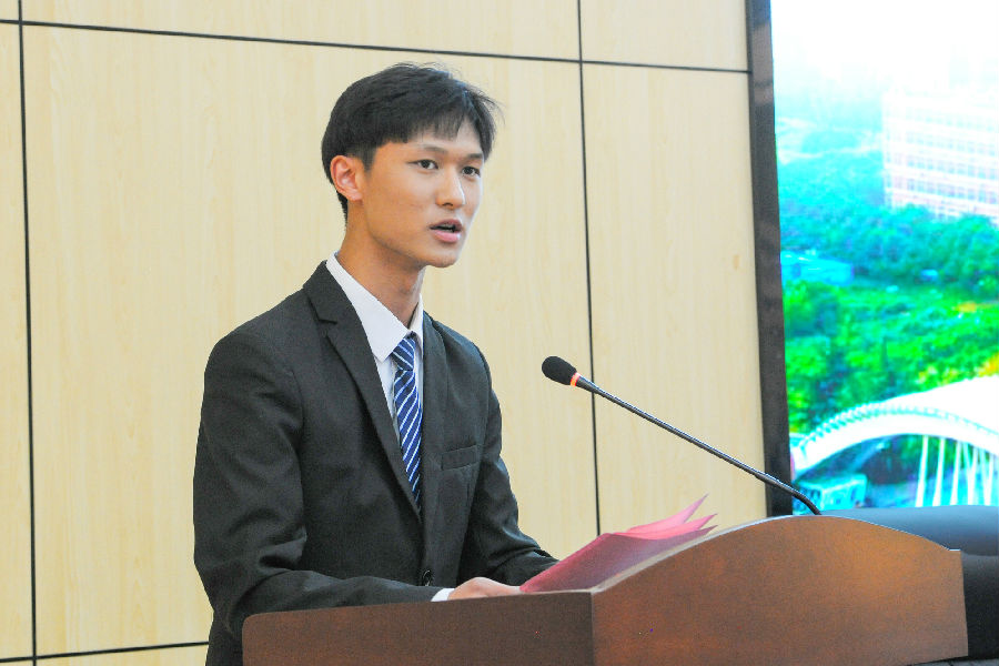 实验班学生代表致辞.jpg