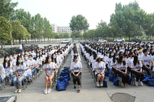参会学生.jpg