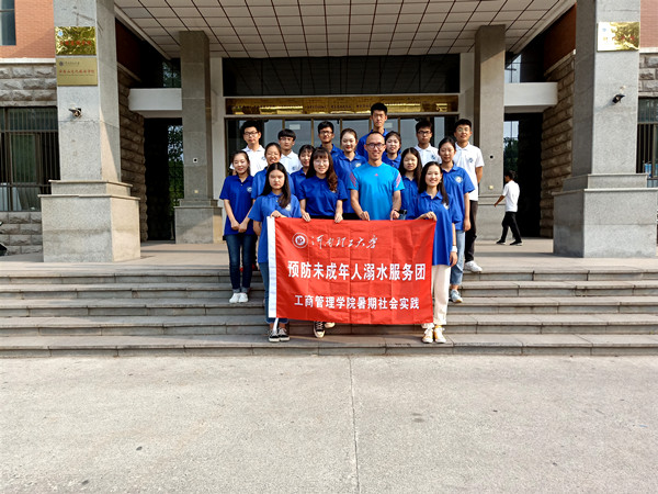 卢洪亮老师指导工作结束合影鲁宇_副本.jpg