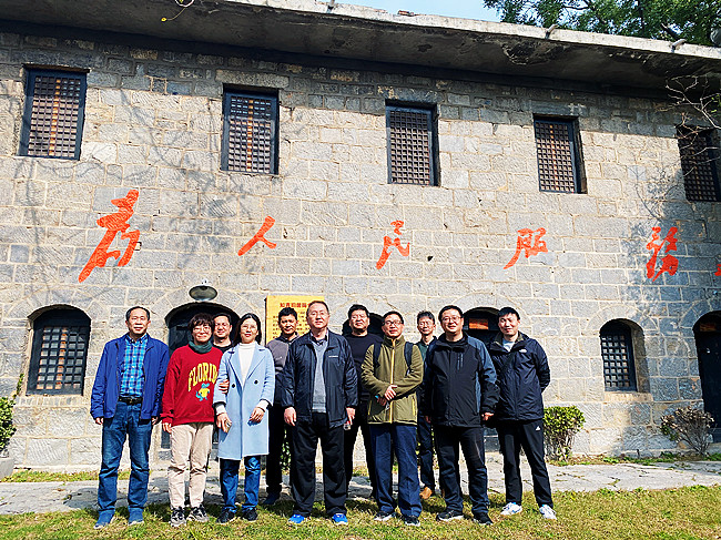 工商系参观知青村2_副本.jpg
