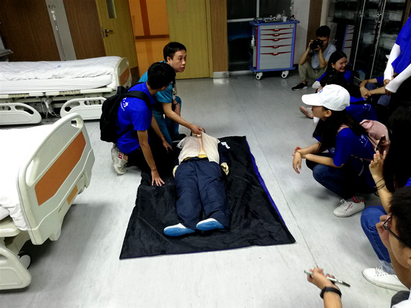 任主任教导队员CPR实际操作 鲁宇_副本.jpg