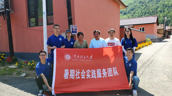 团队成员在小湖村的合影 摄影 陈欢_副本.jpg